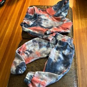Lola the boys Tie Dye hoodie jogger set size 6 but fits like a 5